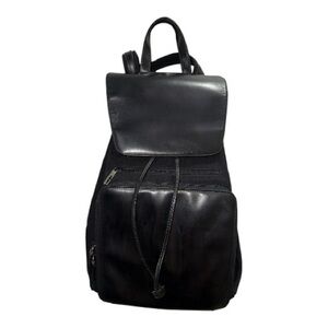 GUCCI EUC Elegant Black Leather Backpack
